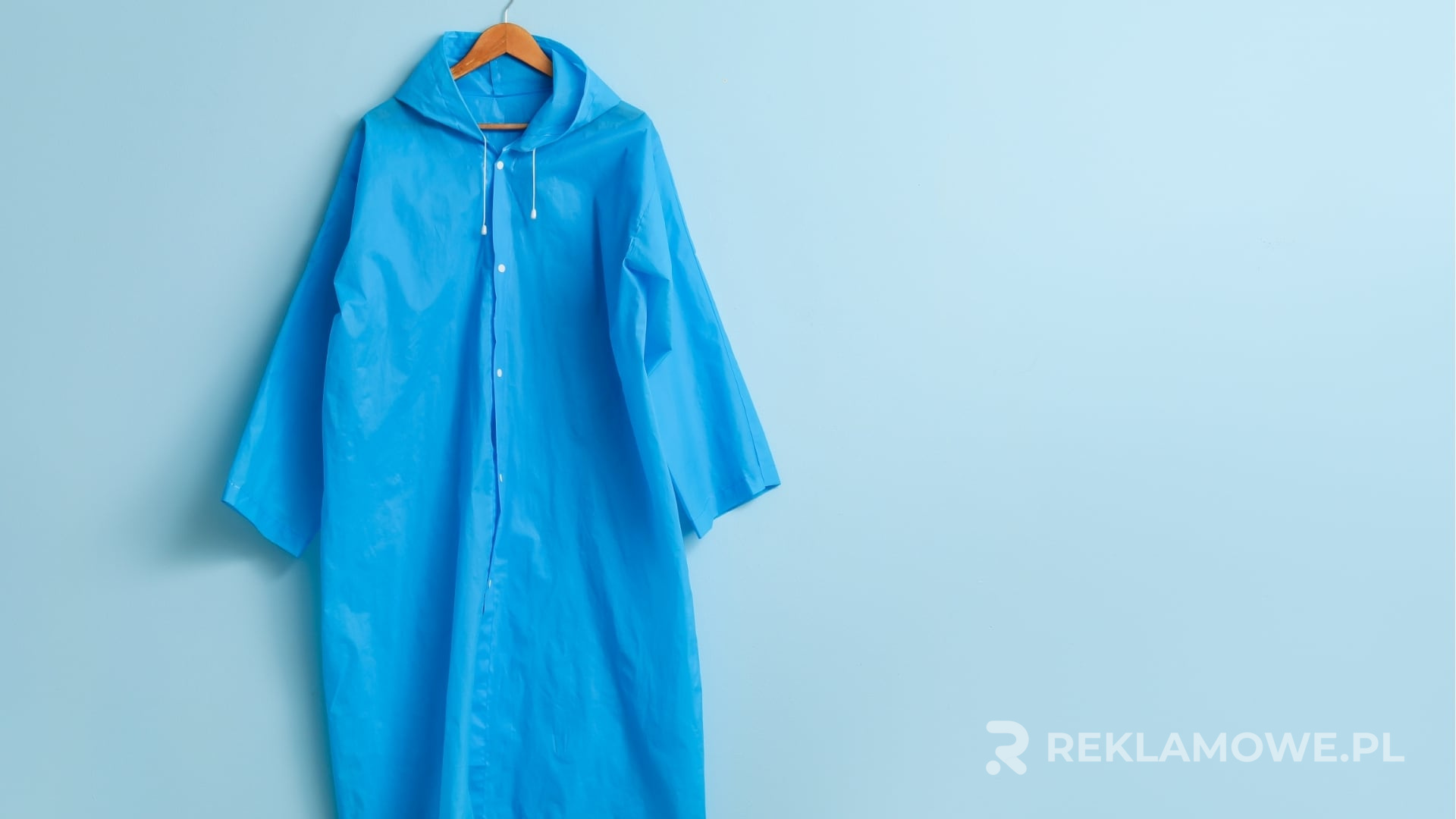 Peleryny reklamowe w zewnętrznej kampanii promocyjnej