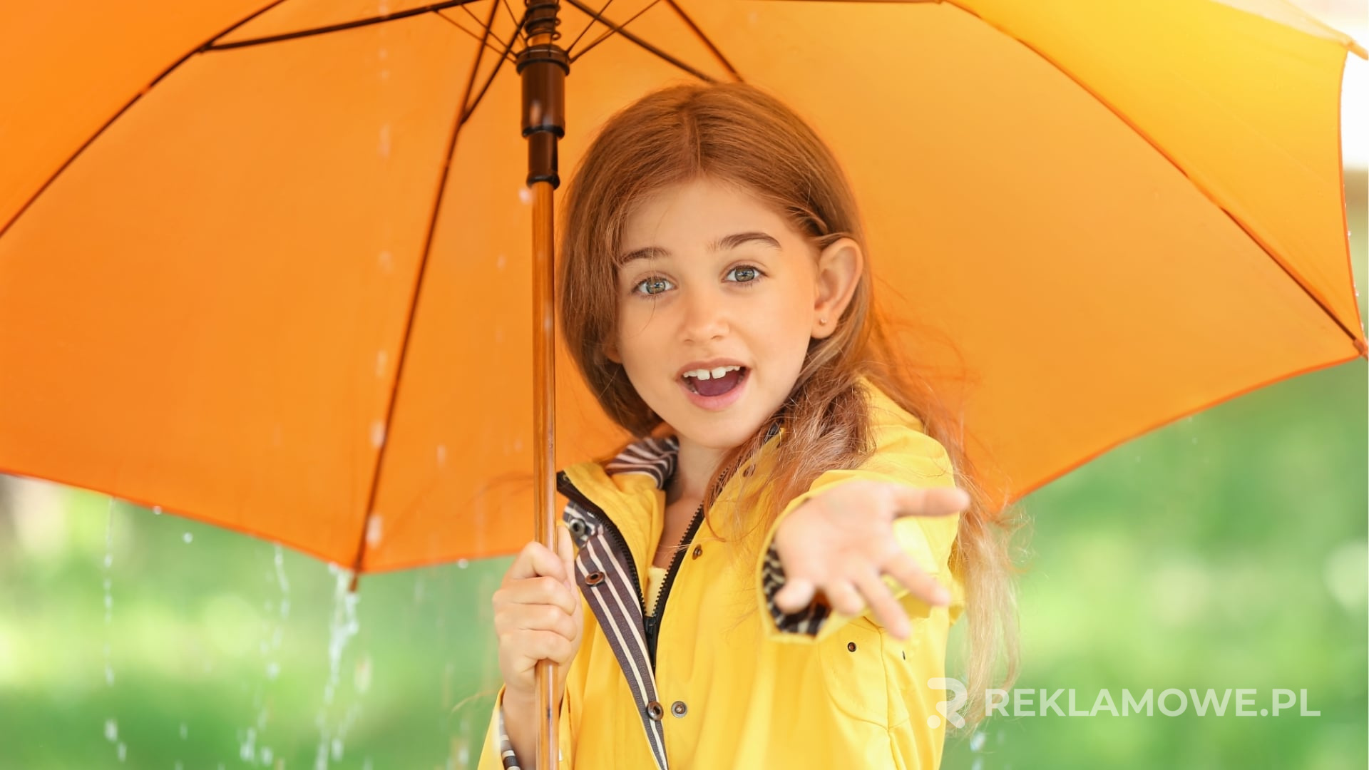 Peleryny reklamowe używane na festiwalu