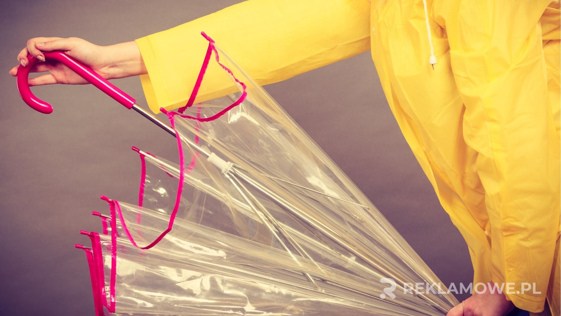 Projektowanie peleryn reklamowych do promocji marki