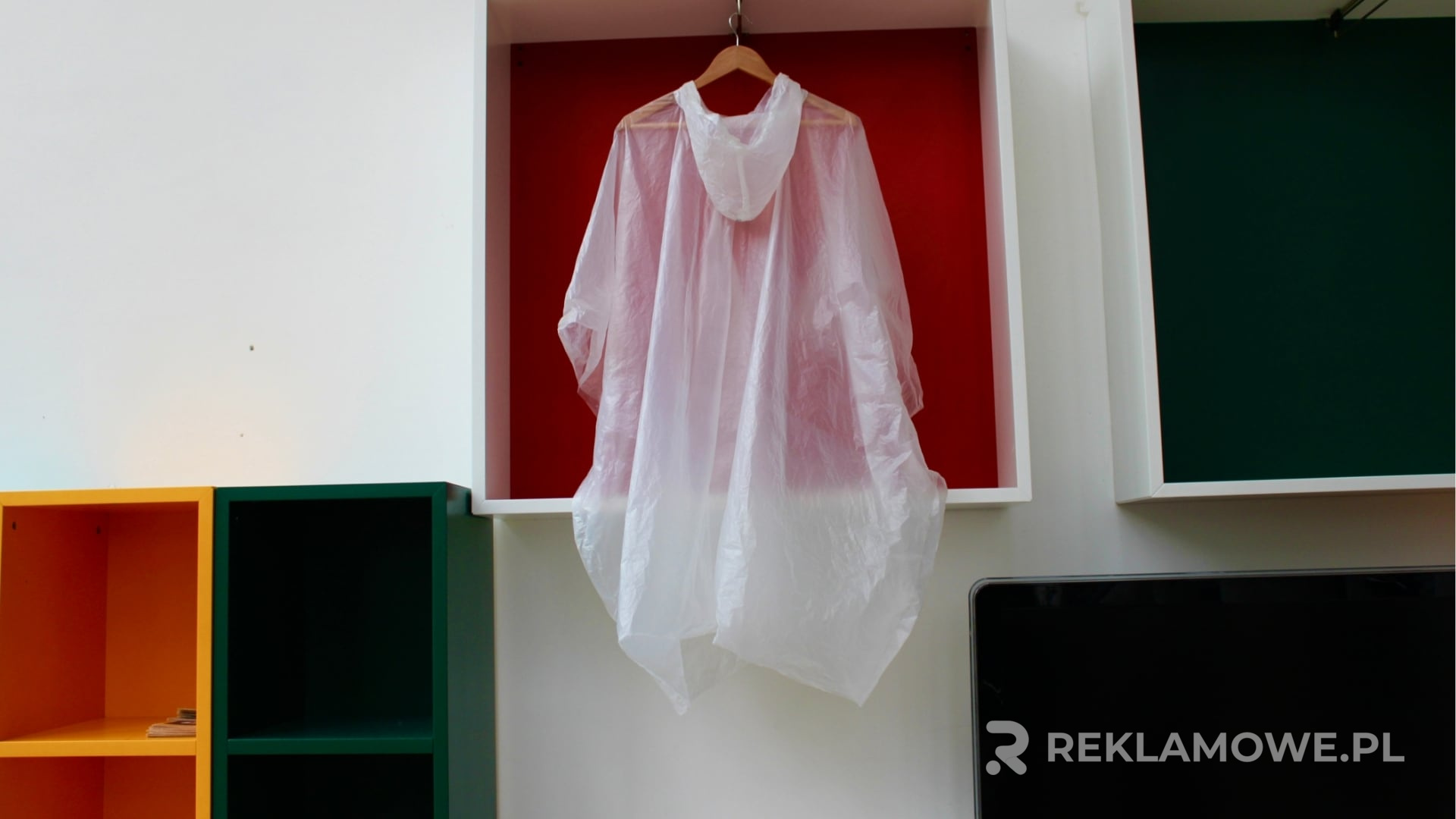 Reklamowanie nowego produktu z użyciem peleryn