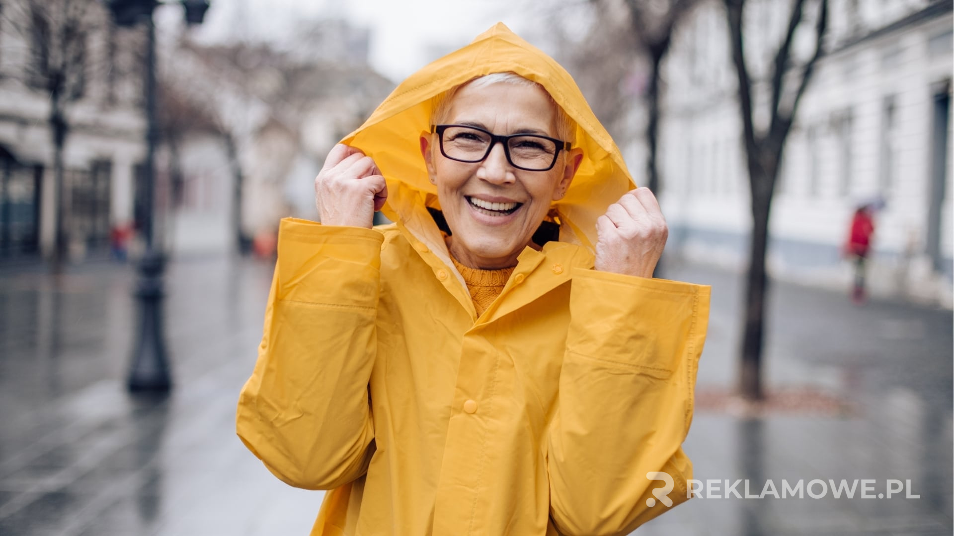 Peleryny reklamowe w modnych projektach na rok 2025